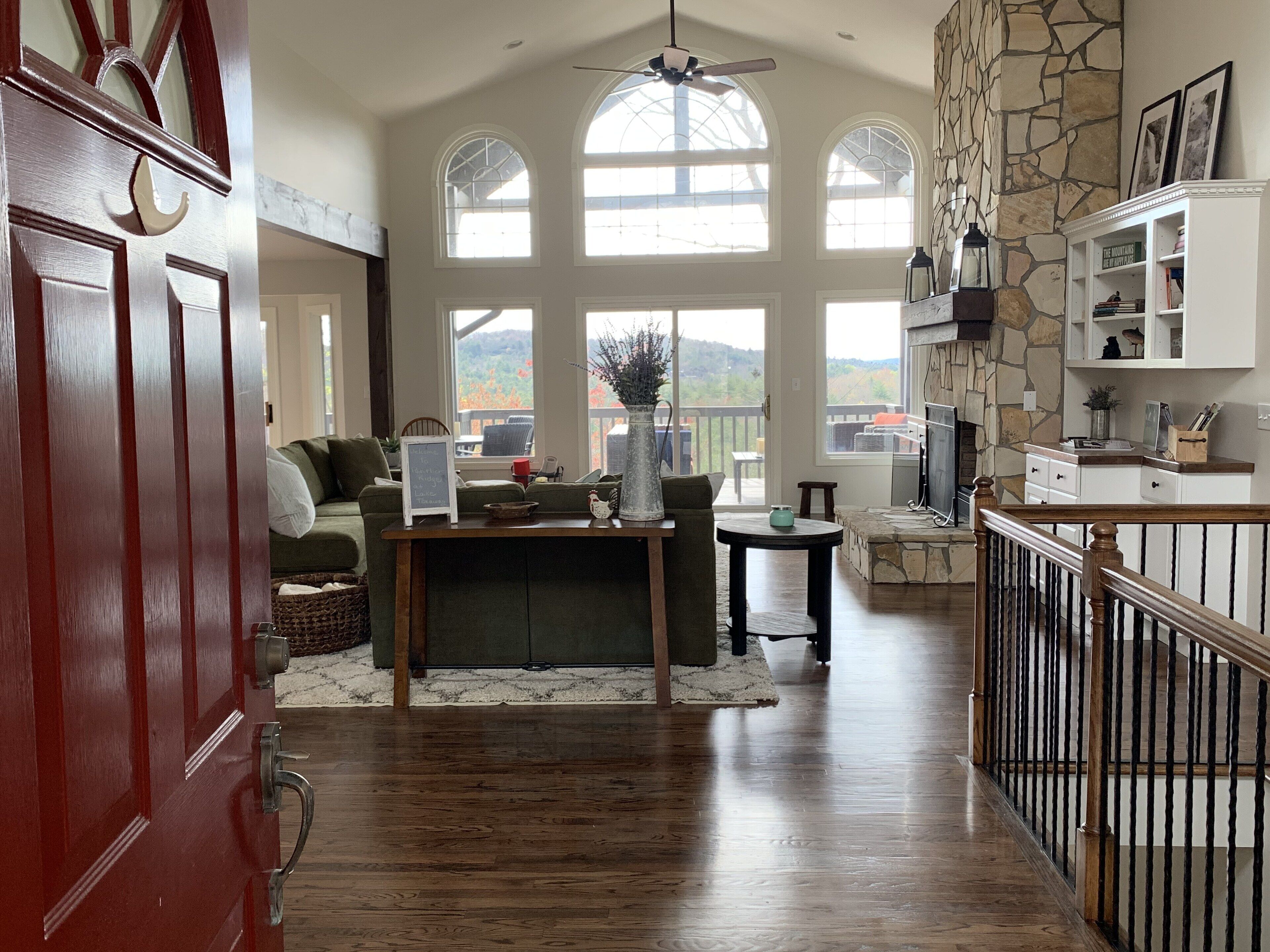 Newly Renovated Large home with amazing views of Lake Toxaway