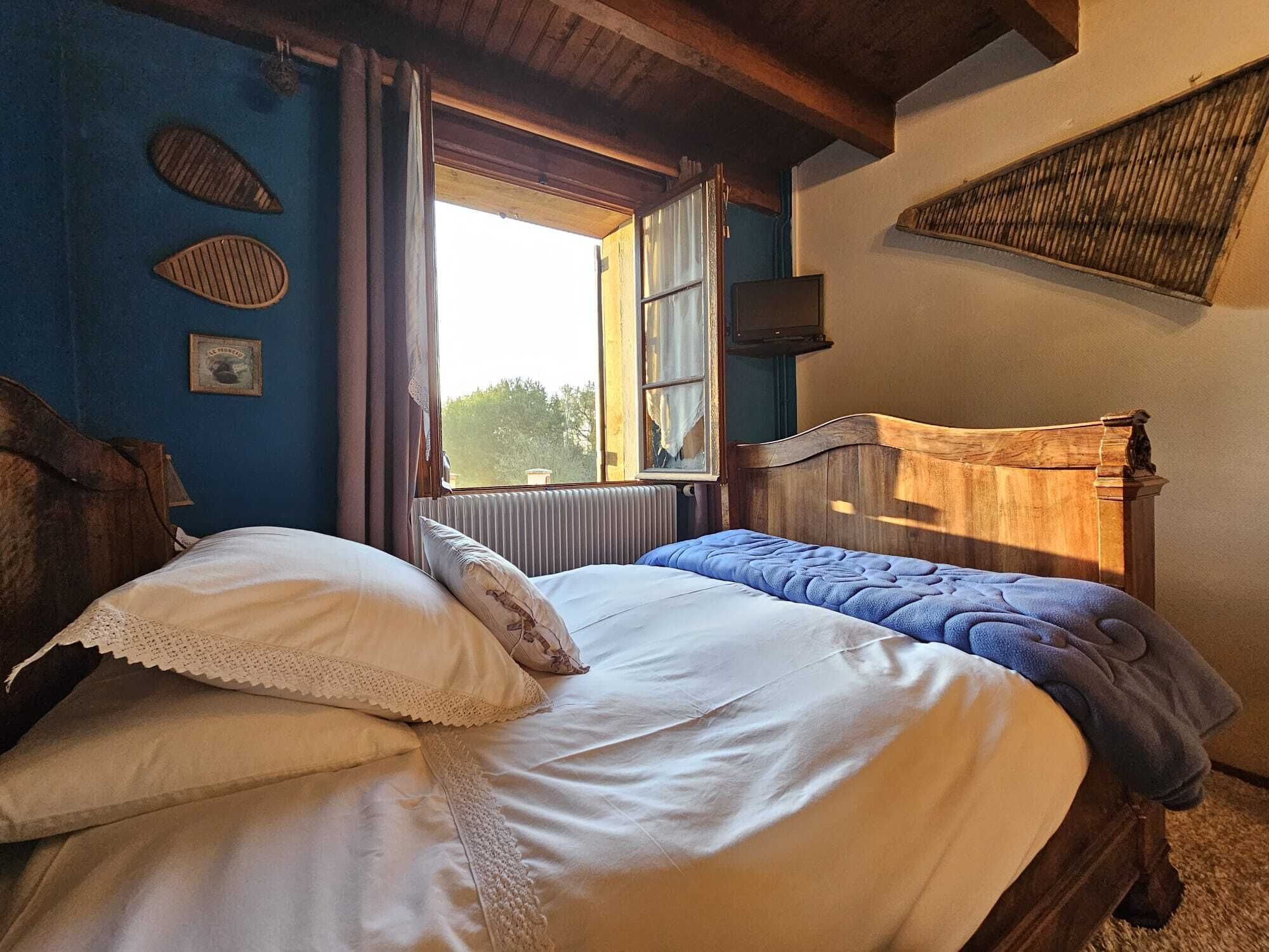 1 chambre, fer et planche à repasser, Wi-Fi gratuit, draps fournis