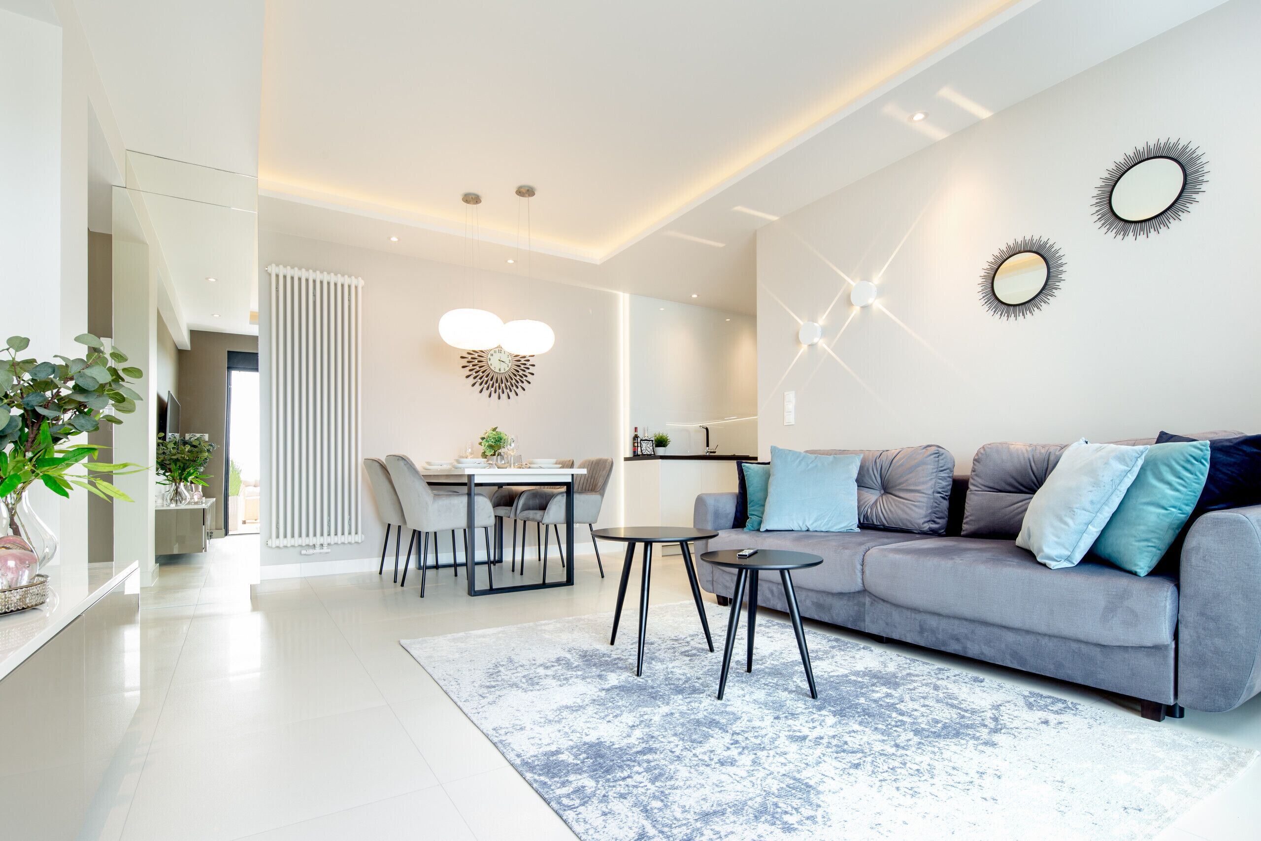 تلفزيون ذكي بحجم 40-بوصة يعرض قنوات تلفزيونية رقمية، تلفزيون