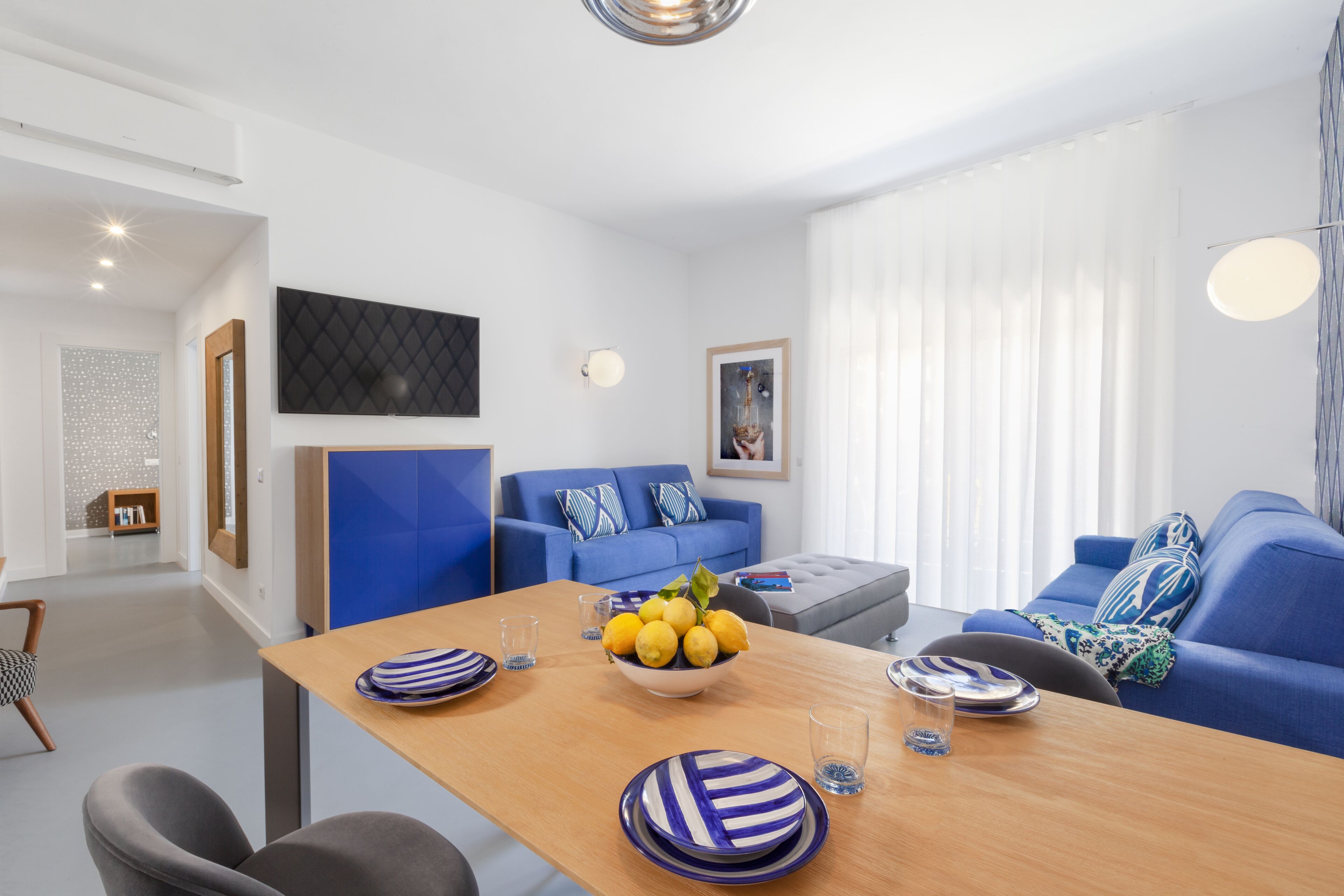 Design Apartment | Living room | 43-inch Smart TV with satellite channels, TV