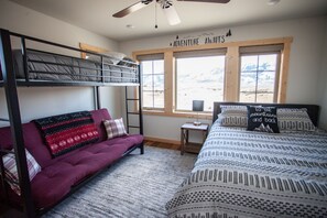 3 bedrooms, travel cot, free WiFi, bed sheets