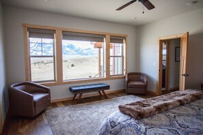 3 bedrooms, travel crib, free WiFi, bed sheets