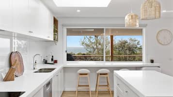 KĂŒhlschrank, Mikrowelle, Ofen, Herdplatte