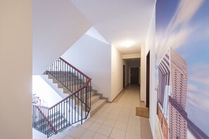 1 개의 침실, 각각 다른 스타일의 인테리어, 침대 시트