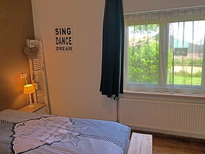 4 habitaciones, tabla de planchar con plancha y wifi gratis 