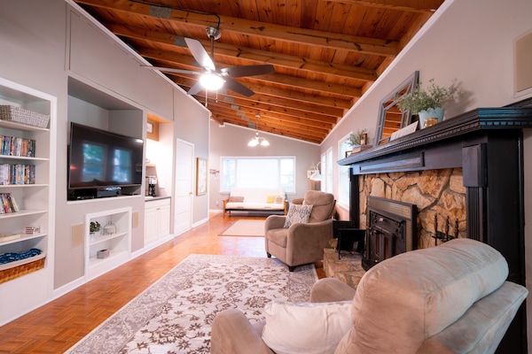 Televisor intel·ligent, reproductor de DVD, videoteca i estèreo