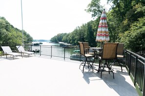 Property grounds - Waterfront cottage with dock on Lake Hartwell (Townville)