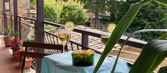 Panoramic apartment Il Borgo Antico in the city centre