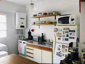 Refrigerador, microondas, horno, cafetera/tetera