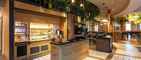 Desayuno continental diario (EUR 13 por persona)