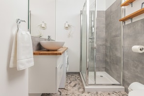 Shower, towels