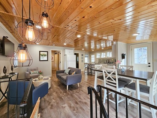 Hill house 2 bedroom, 2 bath house. Walk to downtown Hill City, SD