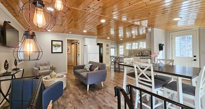 Hill house 2 bedroom, 2 bath house. Walk to downtown Hill City, SD