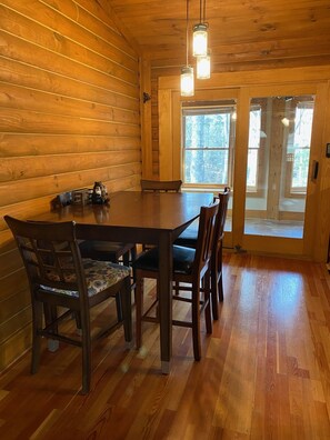 Dining - Mountain Cabin, Lake Tillery, Uwharrie National Forest (Troy)