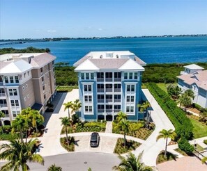 Unclassified image, 3 of 50, button