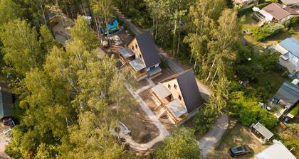 lauch3.de: yellow holiday home by the lake