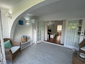 Interior - Beautiful 1 Bed Apartment on West Coast - Close to Beach (Holetown)