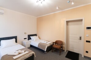 이코노미 더블룸 | 고급 침구, 오리/거위털 이불, 필로우탑 침대, 각각 다른 스타일의 인테리어