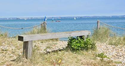12A Solent Landing direct beach access.