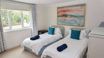 4 bedrooms, iron/ironing board, WiFi (free), bed sheets