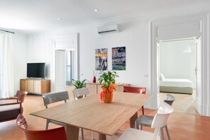 Dining - Deluxe Home in Sorrento Old Town with Balconies (Sorrento)