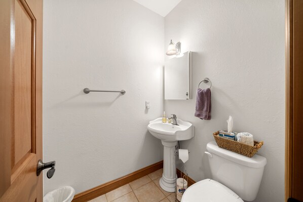 Half bath off of kitchen - Walk to Resort amenities, 5 King Beds, Tesla Charger, outdoor fire pit (Lake Lure)