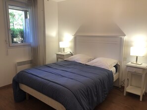 3 makuuhuonetta, silitysrauta/-lauta, ilmainen Wi-Fi, vuodevaatteet