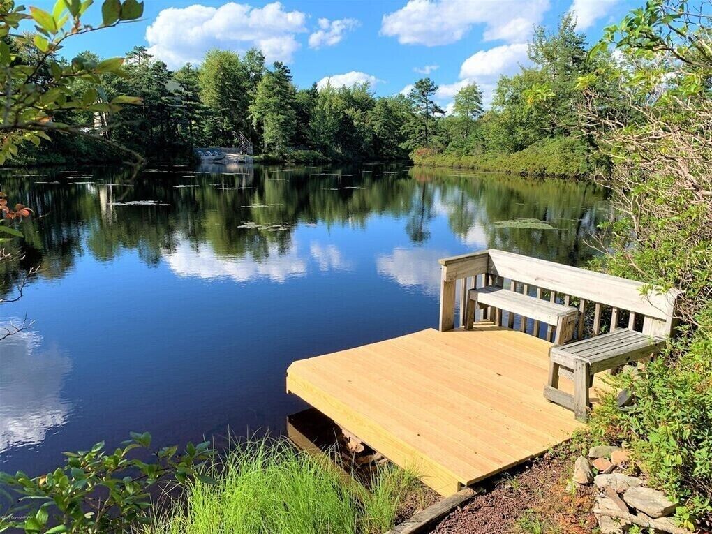 West Emerald Lakefront with Private Dock Ski Chalet - Close to Camelback