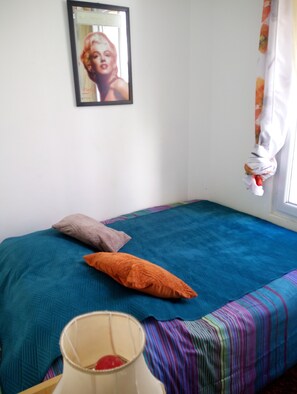 2 bedrooms, desk, iron/ironing board, WiFi