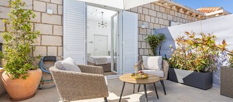 Stylish room with cozy terrace , Free parking