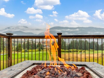 Amazing Historic Montana House. Hot Tub, Large Deck, On Golf Course A++ Location