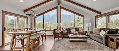 Een smart-tv en een open haard