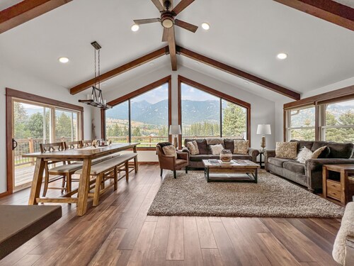 Amazing Historic Montana House. Hot Tub, Large Deck, On Golf Course A++ Location