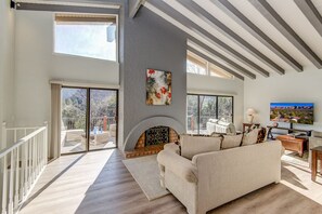 TV, peis, fotballspill og bøker