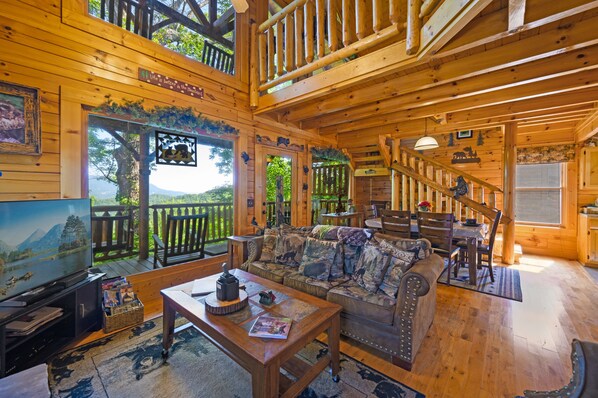 Smart TV, fireplace, DVD player, table football - Free Attractions | Dog-friendly, Hot Tub, WIFI, Fireplace, Views, Grill, (Sevierville)