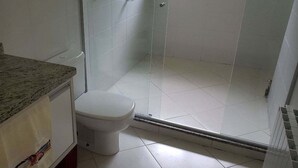 Apartment | Bathroom | Shower, towels - Vale das Hortênsias403-Centro de Gramado (Gramado)