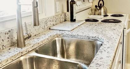 3BR on Main Street ★ Downtown Belmont ★ 5 Min Walk