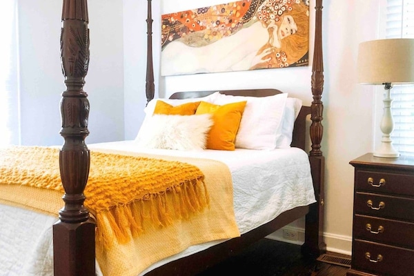 Queen Bed w/ Closets