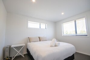 5 bedrooms, free WiFi, bed sheets