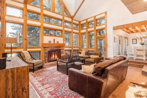 RAVEN WOOD, 400 FT TO SKI RUNS, HOT TUB, SAUNA, PRIVATE