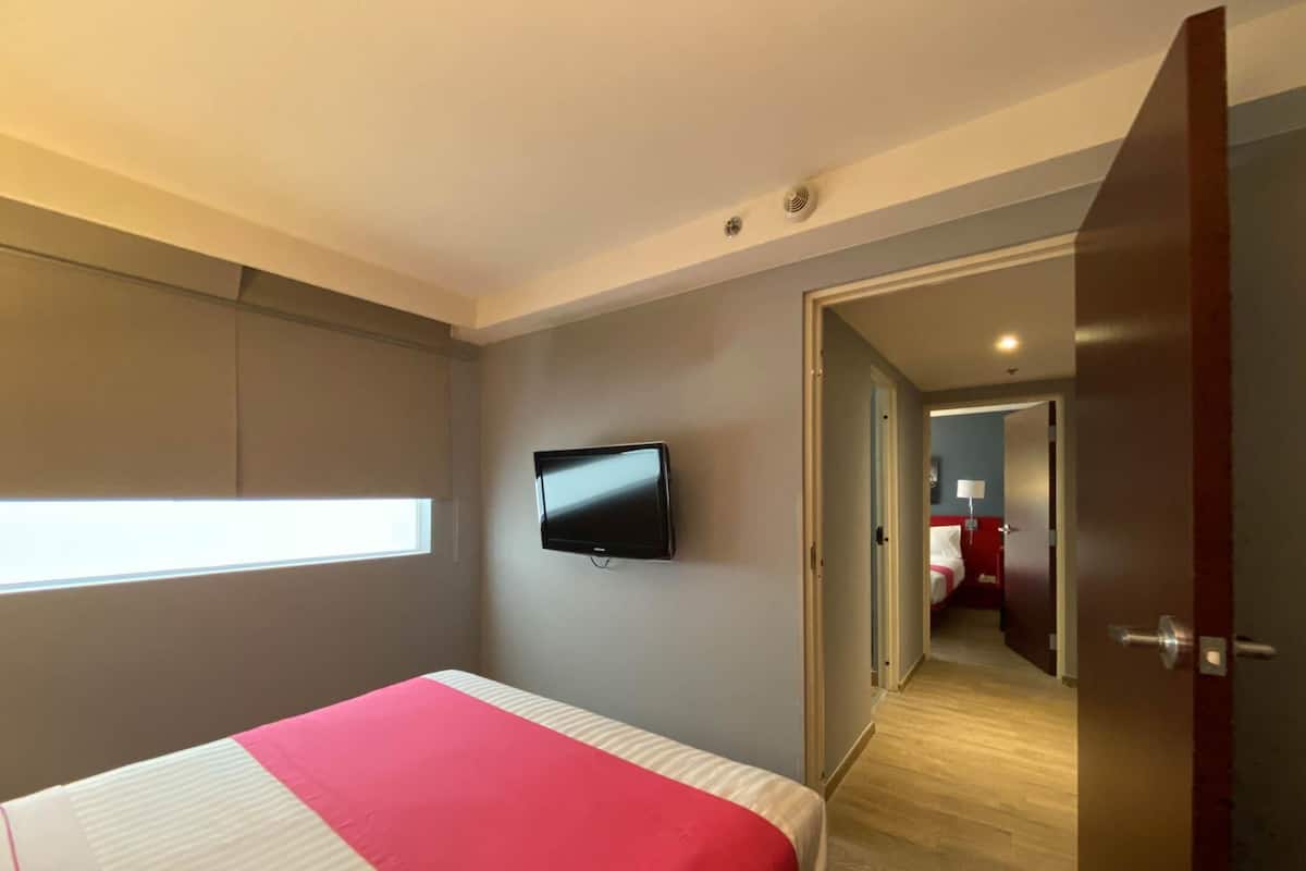 Down comforters, in-room safe, desk, free WiFi