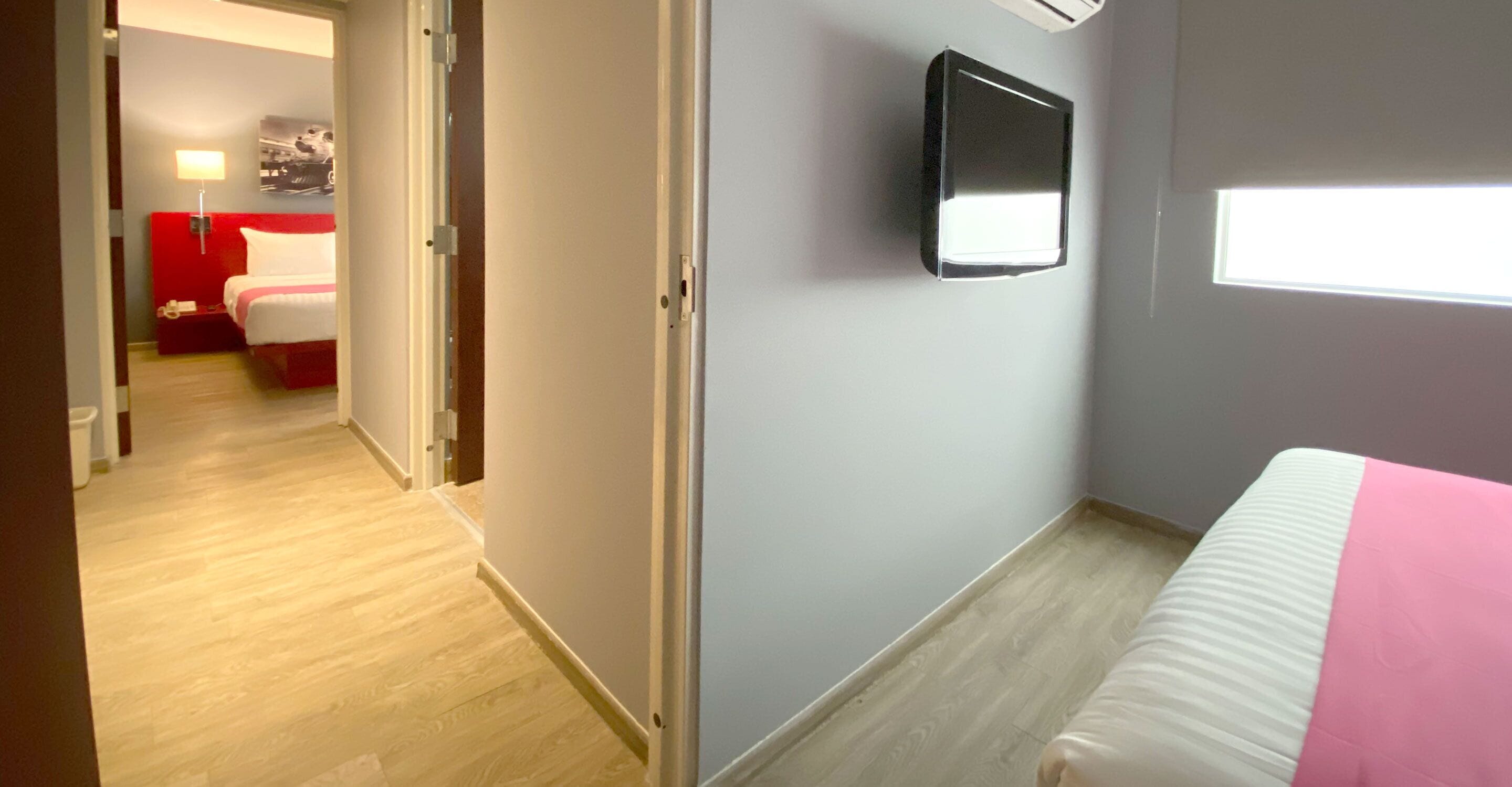 羽絨被、房內夾萬、書桌、免費 Wi-Fi