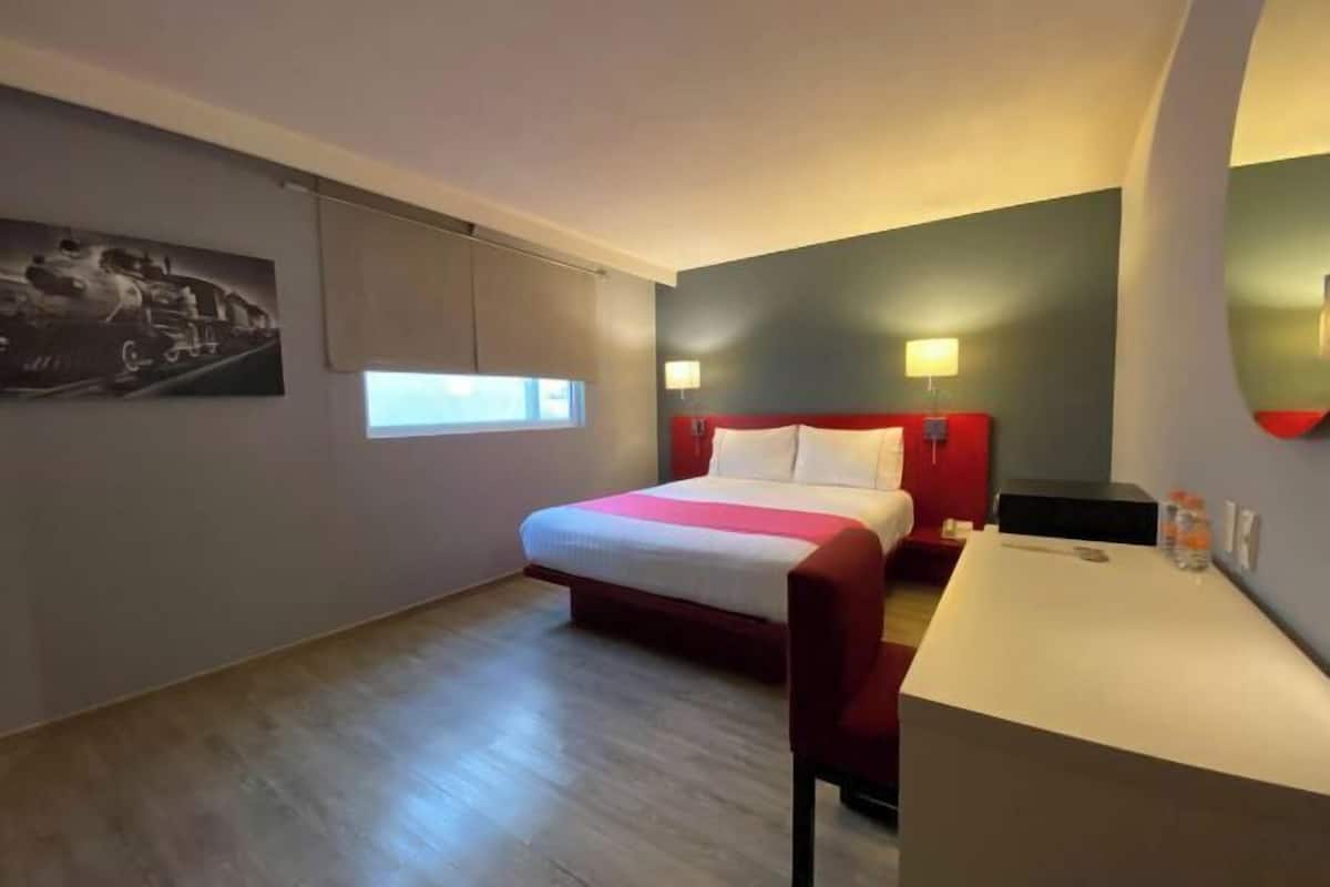 Down duvets, in-room safe, desk, free WiFi