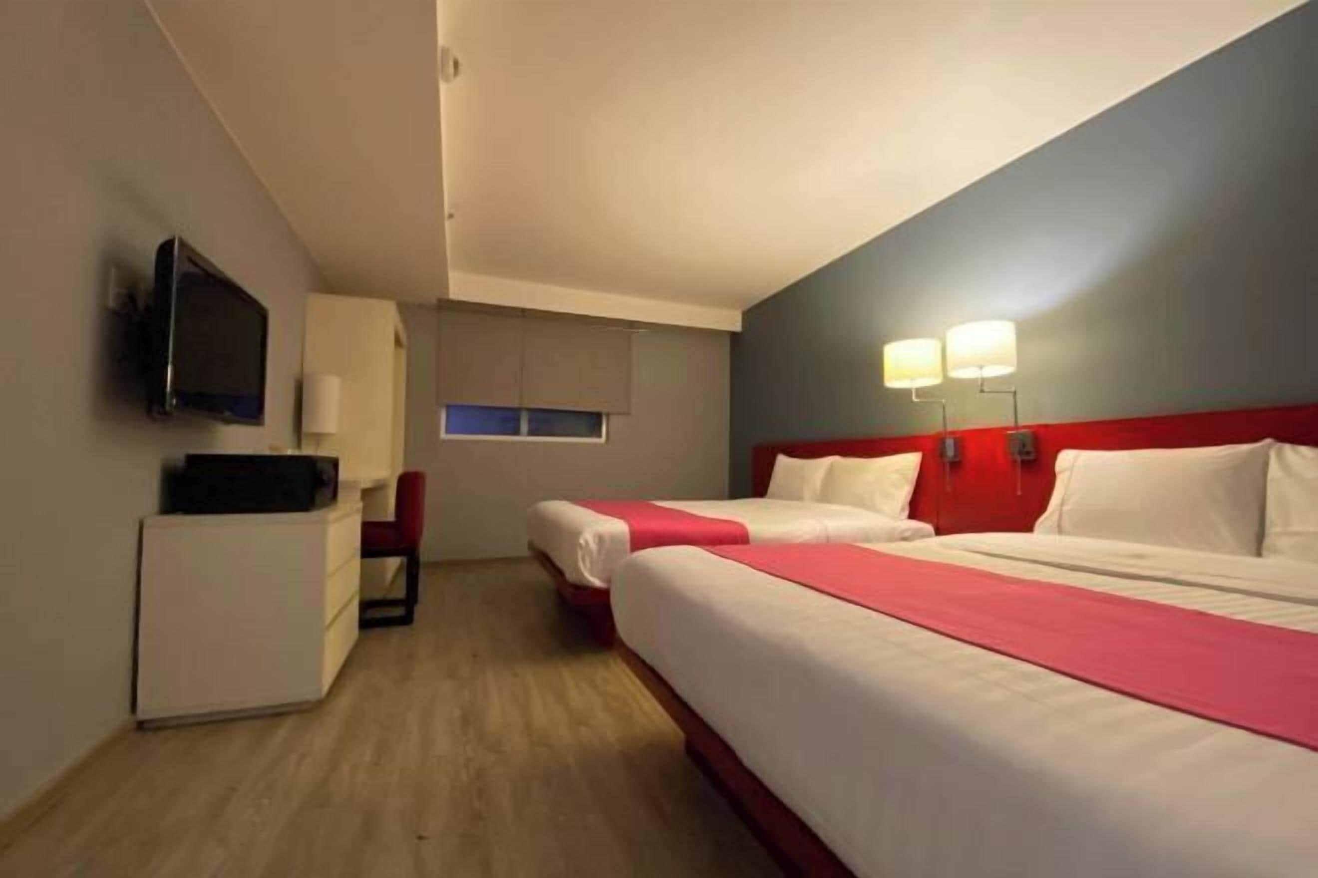 羽絨被、房內夾萬、書桌、免費 Wi-Fi