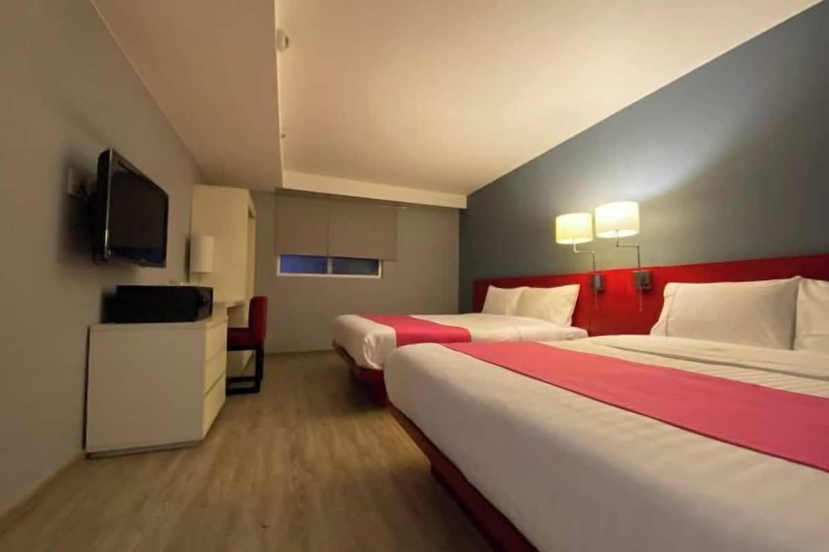 Down duvets, in-room safe, desk, free WiFi