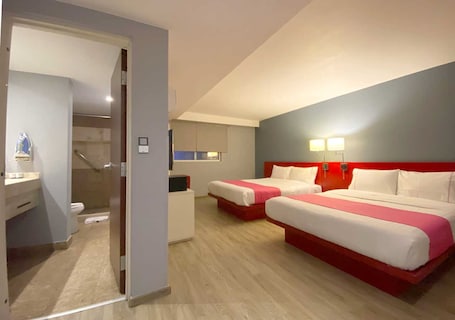 Edredón, caja de seguridad en la habitación, escritorio y wifi gratis