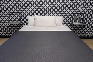 Habitación estándar, 1 cama Queen size, para no fumadores | Edredón, caja de seguridad en la habitación, escritorio y wifi gratis