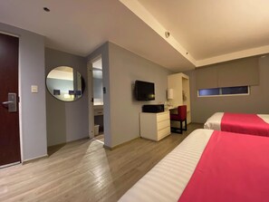 Couette en duvet d'oie, coffres-forts dans les chambres, bureau