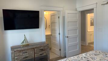 6 bedrooms, iron/ironing board, free WiFi, bed sheets