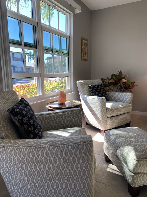 Televisio, kirjoja, musiikkikirjasto